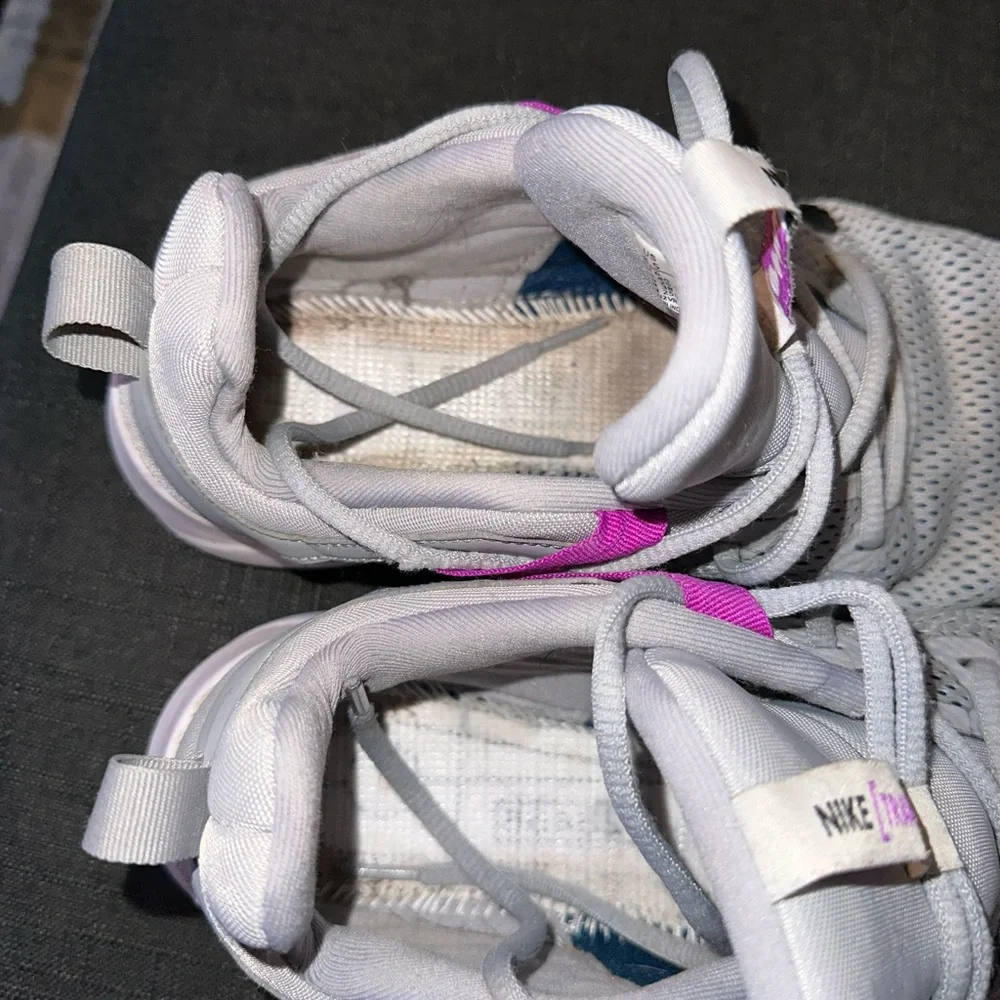 Nike Size 8.5 Women's Gray and Pink Athletic‎ Shoes